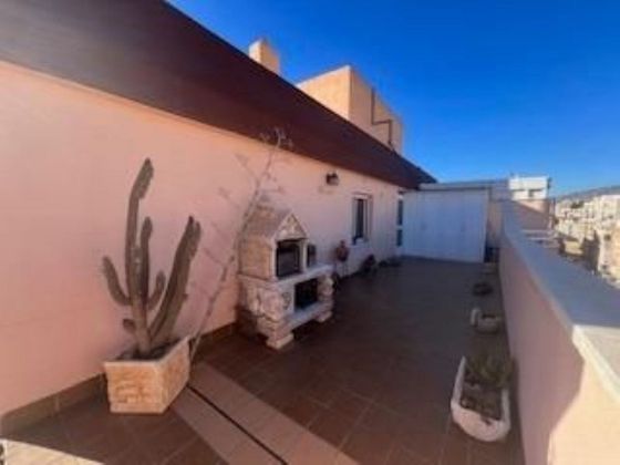 Foto 2 de Àtic en venda a Nueva Andalucía de 4 habitacions amb terrassa i piscina