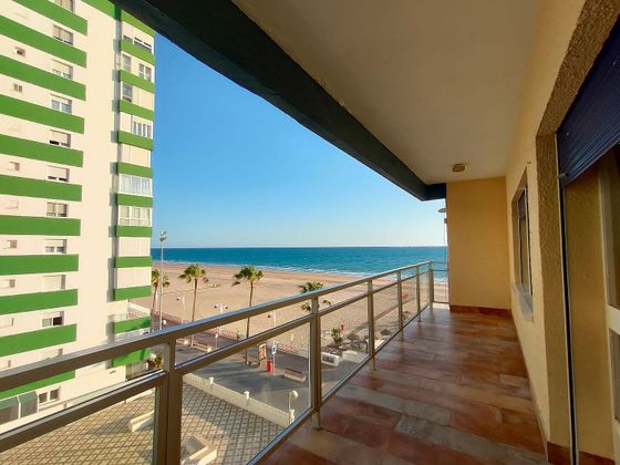 Foto 1 de Pis en lloguer a Playa Stª Mª del Mar - Playa Victoria de 2 habitacions amb terrassa i mobles