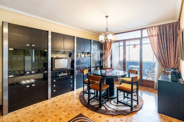 Foto 2 de Piso en venta en Moscardó de 4 habitaciones con terraza y calefacción