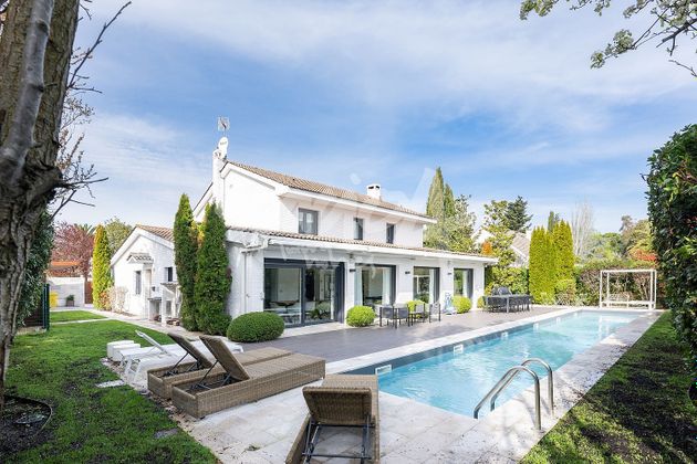 Foto 1 de Casa en venda a Monteclaro de 4 habitacions amb terrassa i piscina