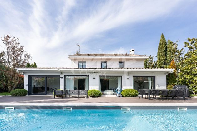 Foto 2 de Casa en venta en Monteclaro de 4 habitaciones con terraza y piscina