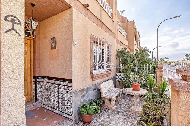 Foto 2 de Casa en venta en Carretera Mojonera – Cortijos de Marín de 4 habitaciones con terraza y garaje