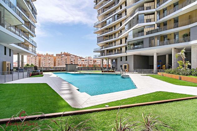 Foto 1 de Piso en venta en avenida De Sierra Alhamilla de 4 habitaciones con terraza y piscina