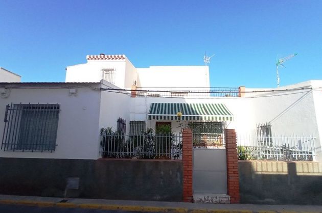 Foto 2 de Casa en venta en calle Almeria de 7 habitaciones con terraza y garaje