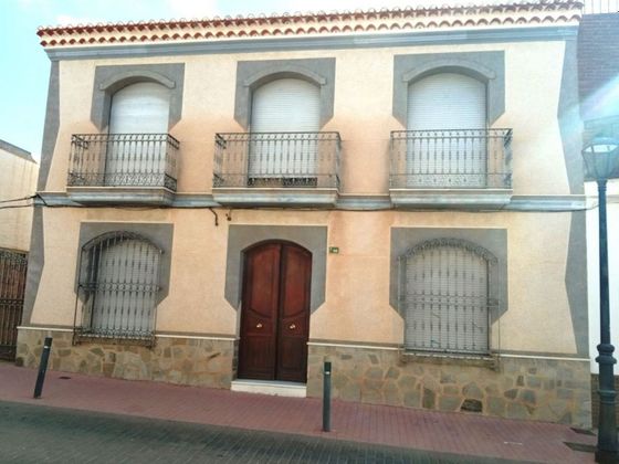Foto 2 de Venta de casa adosada en calle Mayor de 6 habitaciones con terraza y jardín