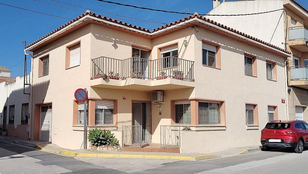 Foto 1 de Casa en venda a Camarles de 6 habitacions amb terrassa