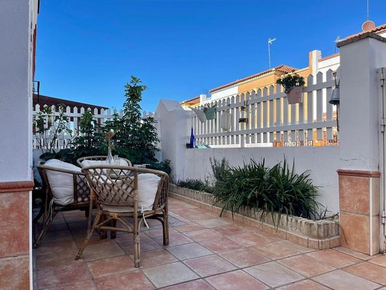 Foto 2 de Casa en venda a Sanlúcar la Mayor de 4 habitacions amb balcó i aire acondicionat