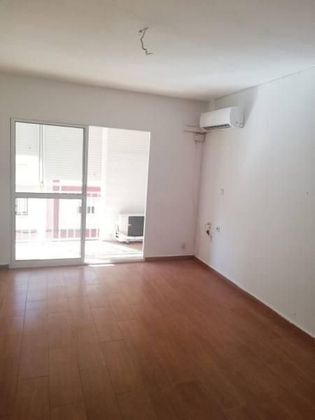 Foto 2 de Venta de piso en calle Juan de Astorga de 3 habitaciones con terraza y aire acondicionado