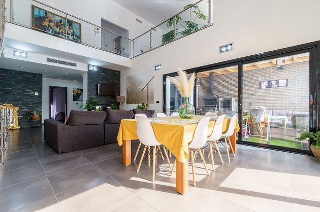 Foto 2 de Casa en venda a Riogordo de 4 habitacions amb terrassa i jardí