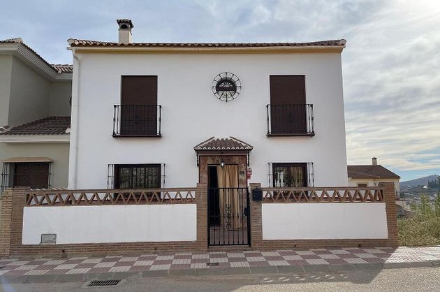 Foto 2 de Casa en venda a calle Sierra del Jobo de 5 habitacions amb terrassa i garatge