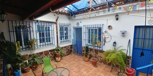 Foto 2 de Xalet en venda a calle Virgen de la Soledad de 3 habitacions amb terrassa i jardí