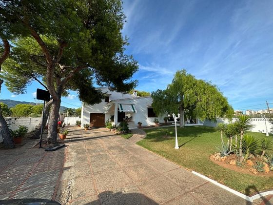 Foto 1 de Venta de chalet en Benicasim Golf de 4 habitaciones con terraza y piscina