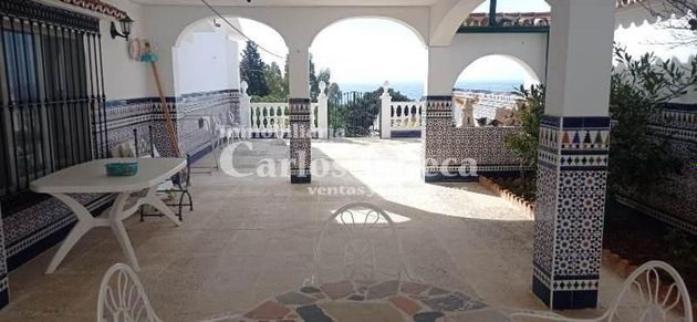 Foto 1 de Xalet en venda a Caleta de Vélez de 3 habitacions amb garatge i jardí