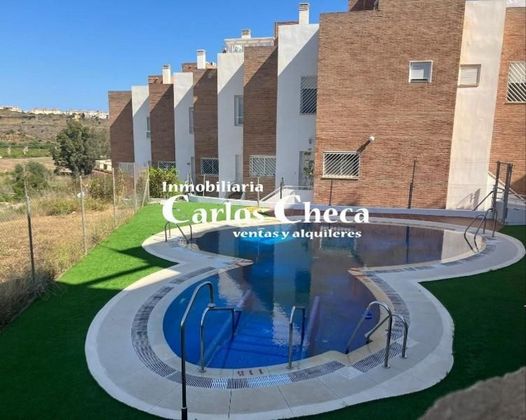 Foto 1 de Xalet en venda a Benajarafe – Almayate de 3 habitacions amb terrassa i piscina