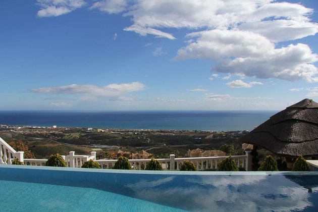 Foto 1 de Xalet en venda a Los Monteros - Bahía de Marbella de 5 habitacions amb terrassa i piscina