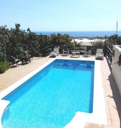 Foto 1 de Xalet en venda a Benajarafe – Almayate de 3 habitacions amb terrassa i piscina