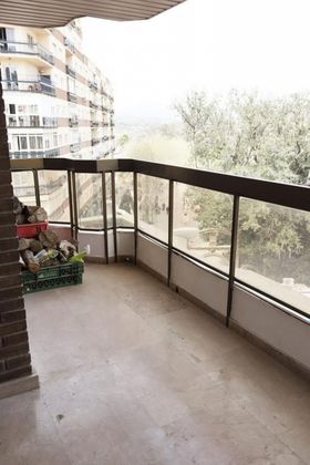 Foto 1 de Piso en venta en Camino Viejo de Málaga de 4 habitaciones y 187 m²