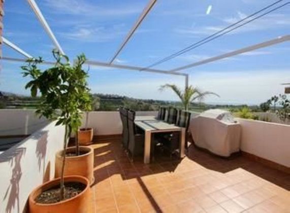 Foto 2 de Casa en venta en Benajarafe – Almayate de 3 habitaciones con terraza y piscina