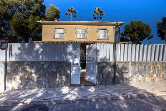 Foto 1 de Xalet en venda a calle Camelias de 4 habitacions amb terrassa i piscina