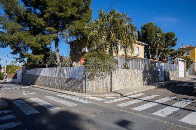 Foto 2 de Xalet en venda a calle Camelias de 4 habitacions amb terrassa i piscina