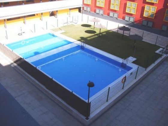 Foto 2 de Pis en venda a Camas de 3 habitacions amb piscina i garatge