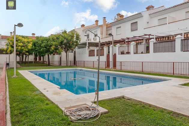 Foto 2 de Chalet en venta en calle De Los Tramposos de 4 habitaciones con terraza y piscina