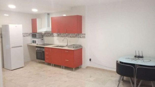 Foto 1 de Venta de piso en calle Doctor Nicasio Benlloch de 2 habitaciones con muebles y aire acondicionado