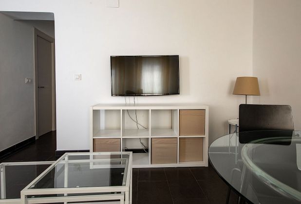 Foto 2 de Venta de piso en El Ejido - La Merced - La Victoria de 2 habitaciones con terraza y aire acondicionado