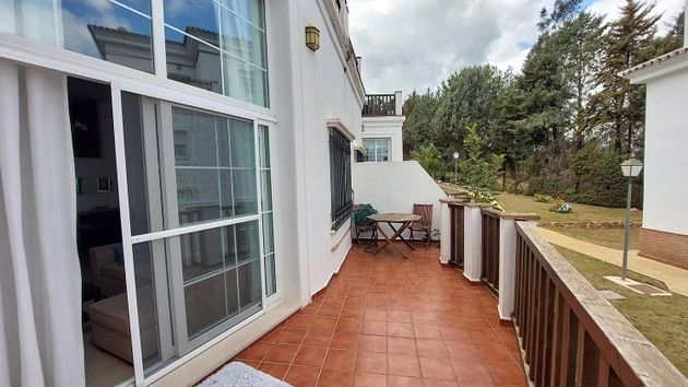 Foto 1 de Piso en venta en Pinos de Alhaurín - Periferia de 2 habitaciones con terraza y piscina