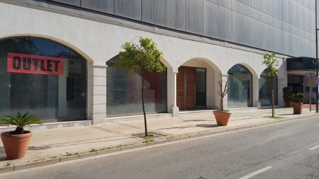 Foto 2 de Local en venda a Lomas de Marbella Club - Puente Romano de 1006 m²