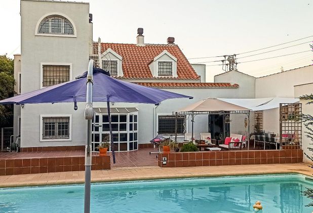Foto 2 de Chalet en venta en Zarandona de 5 habitaciones con terraza y piscina