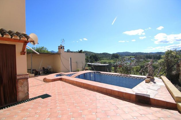 Foto 1 de Casa en lloguer a Coín de 3 habitacions amb terrassa i piscina