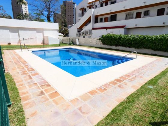 Foto 1 de Venta de estudio en El Bajondillo con piscina y jardín