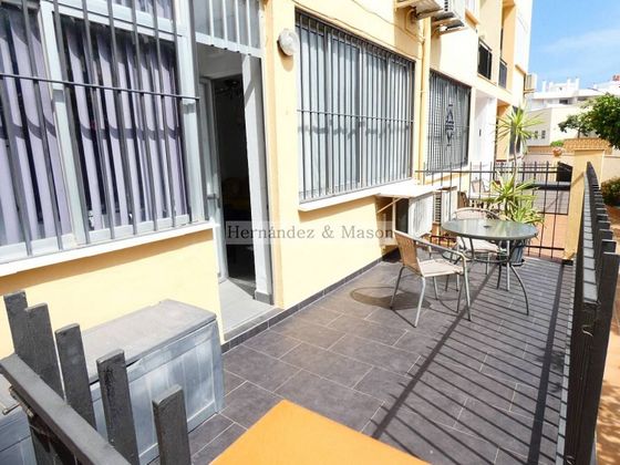 Foto 2 de Venta de piso en La Carihuela de 1 habitación con terraza y piscina