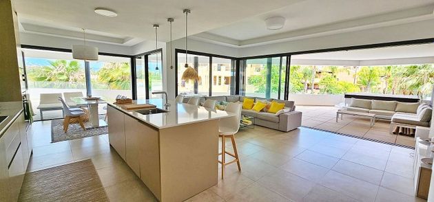Foto 1 de Ático en venta en calle Campanario Hills de 3 habitaciones con terraza y piscina