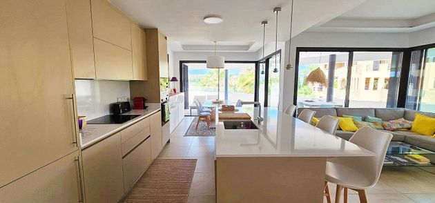 Foto 2 de Ático en venta en calle Campanario Hills de 3 habitaciones con terraza y piscina