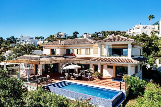 Foto 1 de Xalet en venda a calle Navarra de 5 habitacions amb terrassa i piscina