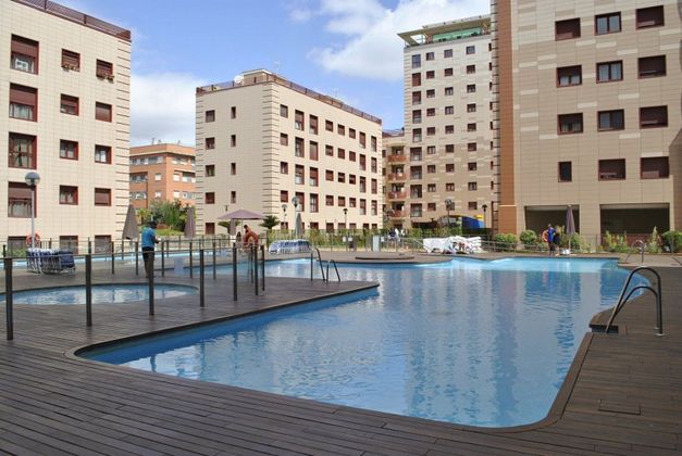 Foto 1 de Venta de piso en El Cano - Los Bermejales de 2 habitaciones con terraza y piscina
