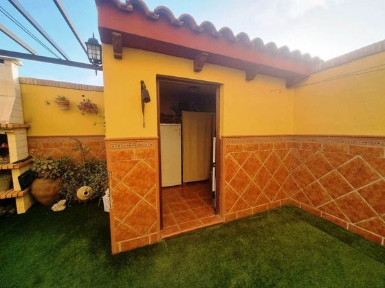 Foto 2 de Venta de casa adosada en Albaida del Aljarafe de 3 habitaciones con terraza y garaje