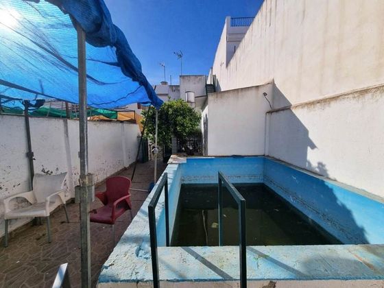 Foto 2 de Venta de casa adosada en calle Pablo Coso Calero Maestro Nacional de 4 habitaciones con terraza y piscina