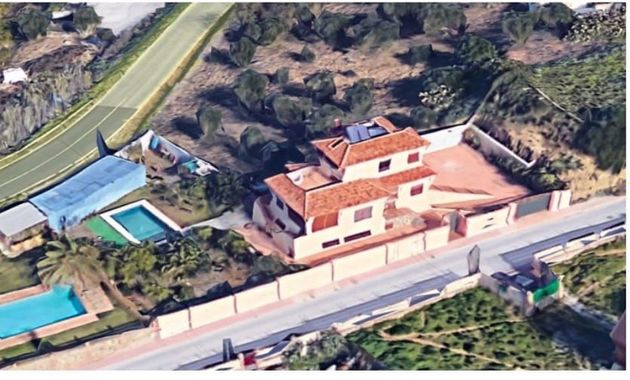 Foto 2 de Chalet en venta en Pinos de Alhaurín - Periferia de 4 habitaciones con terraza y piscina