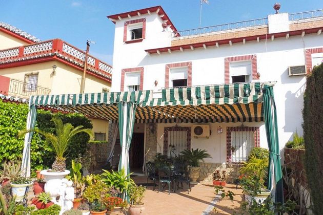 Foto 2 de Venta de chalet en Sanlúcar la Mayor de 5 habitaciones con terraza y piscina