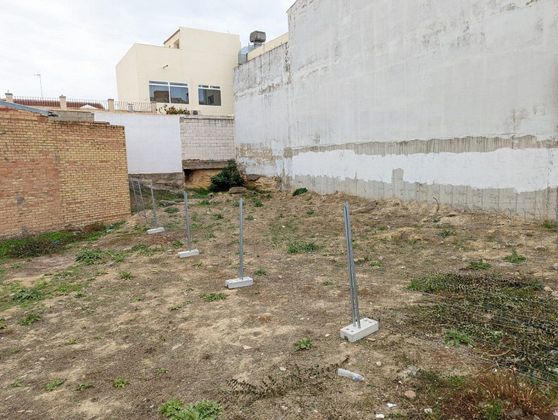 Foto 1 de Venta de terreno en Sanlúcar la Mayor de 200 m²