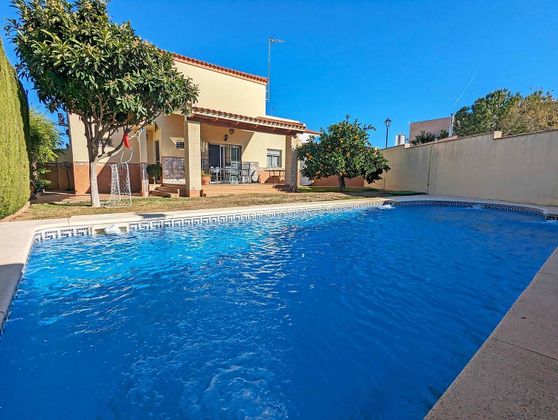 Foto 1 de Casa en venda a Albaida del Aljarafe de 3 habitacions amb terrassa i piscina