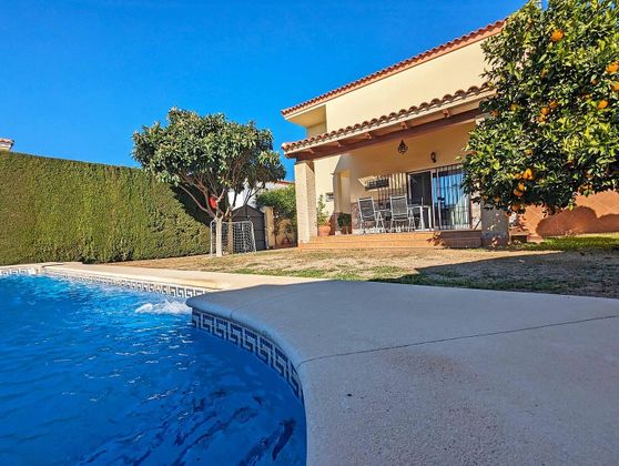 Foto 2 de Casa en venda a Albaida del Aljarafe de 3 habitacions amb terrassa i piscina