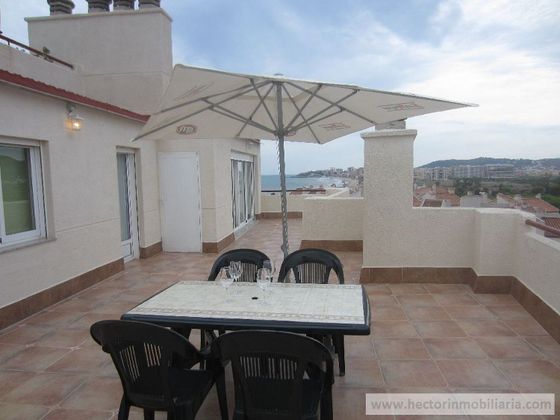 Foto 1 de Venta de ático en paseo Marítimo Mediterráneo de 3 habitaciones con terraza y piscina