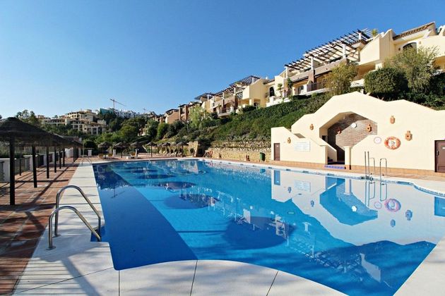 Foto 1 de Venta de ático en Benahavís de 3 habitaciones con terraza y piscina