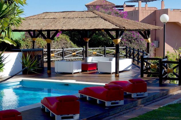 Foto 1 de Venta de chalet en Puerto Marina de 7 habitaciones con terraza y piscina