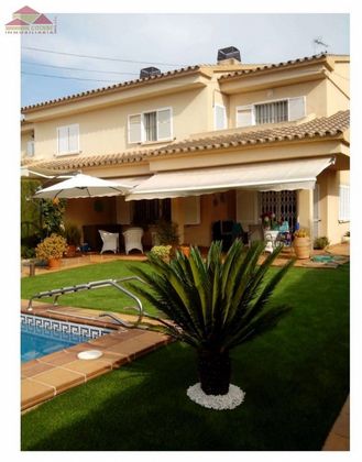 Foto 2 de Venta de casa en avenida De Mohino de 4 habitaciones con terraza y piscina