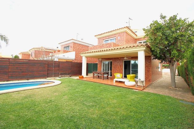 Foto 1 de Casa en venda a Els Terrers de 4 habitacions amb terrassa i piscina